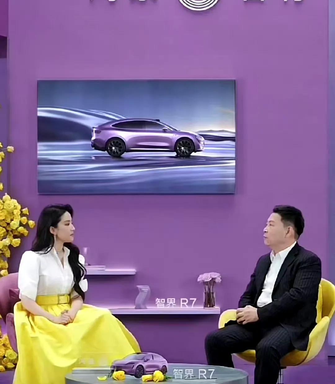 余承东揭秘邀请刘亦菲当代言人背后的故事
华为常务董事余承东与鸿蒙智行智界品牌大使