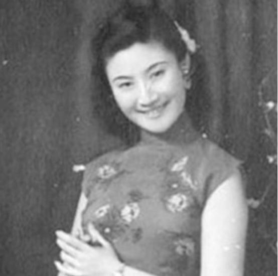 [浮云]1966年，“京剧皇后”言慧珠自缢前，她拉着11岁的儿子跪在丈夫俞振飞面