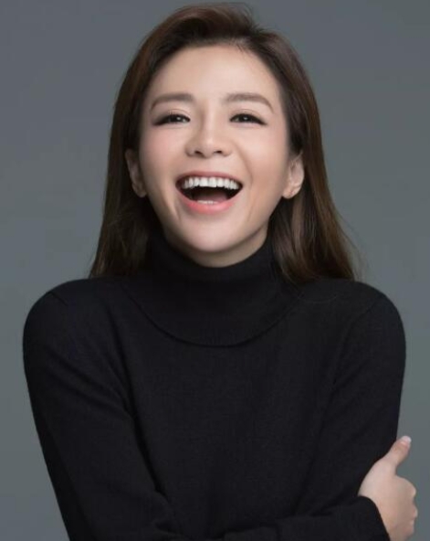 2004年，王志求婚朱迅，朱迅有些措手不及，呆呆地问了王志一句：“那你有病吗？”