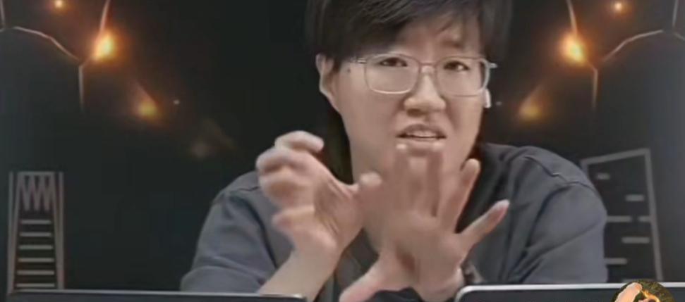 郭焱点评:王曼昱4比2战胜孙颖莎
当今世界能把孙颖莎拧成这样的，只有王曼昱！能把