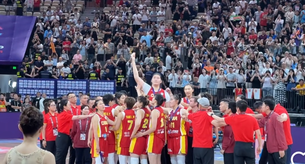 真的会绷不住啊！

主观上希望还能在国际赛场上看到妞姐大哥和老六，客观上又希望她