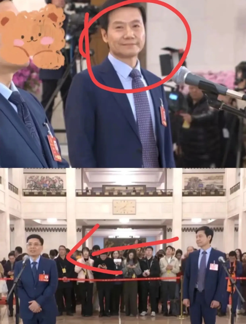 不知你们发现了没，在两会开场，雷军发完言后，他竟然“深情”地目视着周云杰。

雷