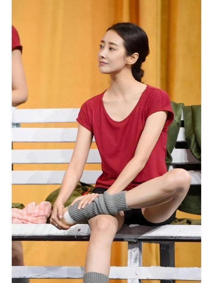我丢，李纯苗苗身材比例好牛啊 ，这就是舞蹈生的优势吗