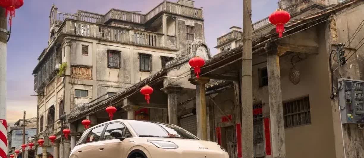 我国近三年新能源汽车渗透率：
1. 2022年——30%；
2. 2023年