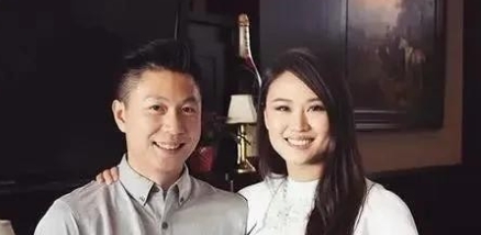 2015年 ，世界冠军李小鹏带着“美国”妻子李安琪 ，上综艺节目 。李安琪优越感