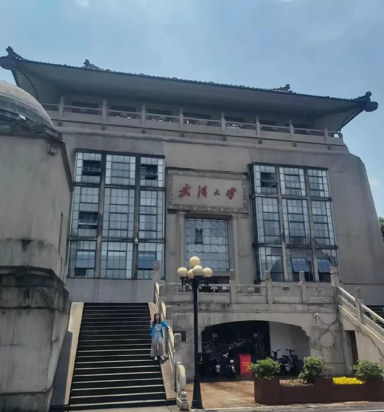 武大知名校友杨同学凭一己之力，干翻了一所百年名校
在很多人的眼中，一直对武汉大学