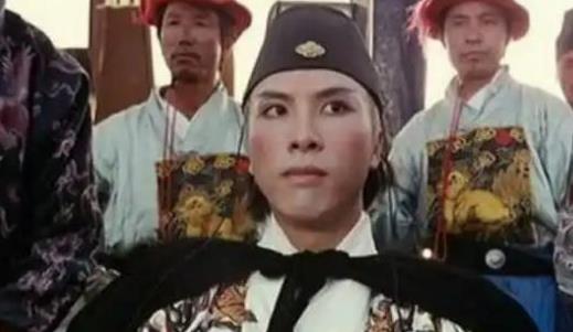 明朝臣子很惨，犯了错要被皇帝打屁股，还要当场脱了裤子打
明朝以前，廷杖已初现端倪