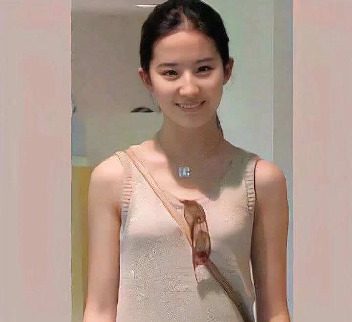 刘亦菲

真的是太美了
从小美到大，每个阶段都会见证不一样的美丽！