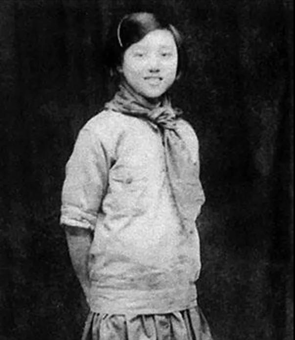 【新四军花木兰】陈模的传奇人生
1938年，新四军挺进苏南敌后，陈毅司令员的部队
