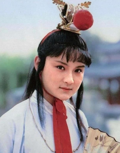 1984年，拍完戏的欧阳奋强回到家，发现了一张邓婕留的纸条，上面写着，让他去宾馆