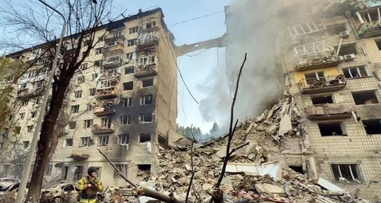 乌克兰首都基辅再次遭到了大规模空袭，已经造成14人直接死亡，44人受伤。
在俄乌