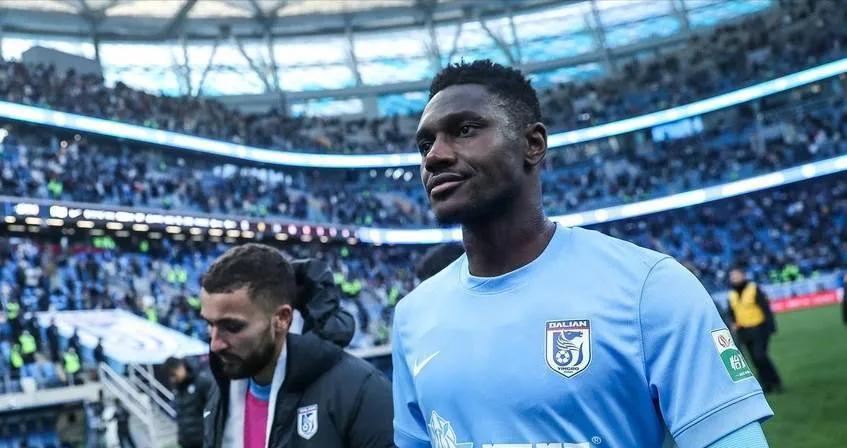 马莱莱各种浪费机会！
大连英博主场2：0战胜青岛海牛，排名稳居中上游。这场比赛马