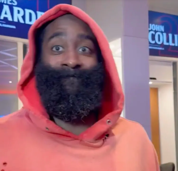 NBA常规赛，快船112-99击败活塞。
赛后快船球员詹姆斯-哈登接受了记者采访