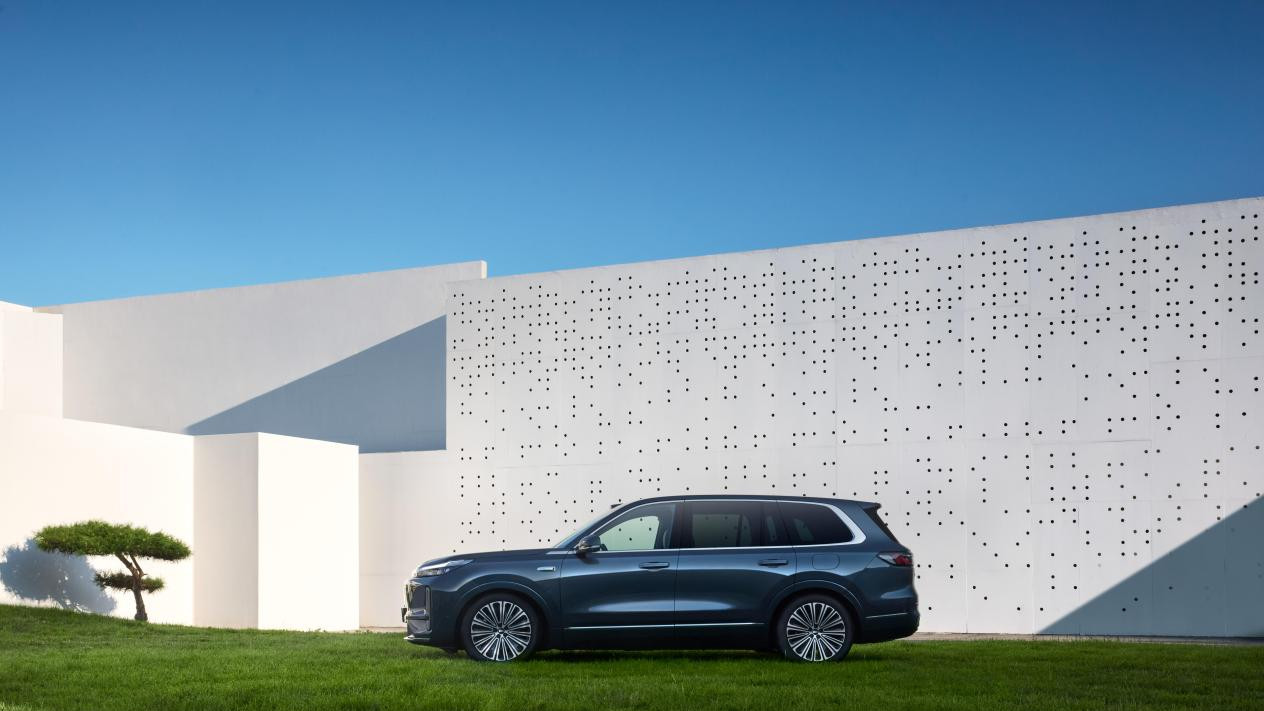 吉利汽车10月销量超30万，刷新单月纪录