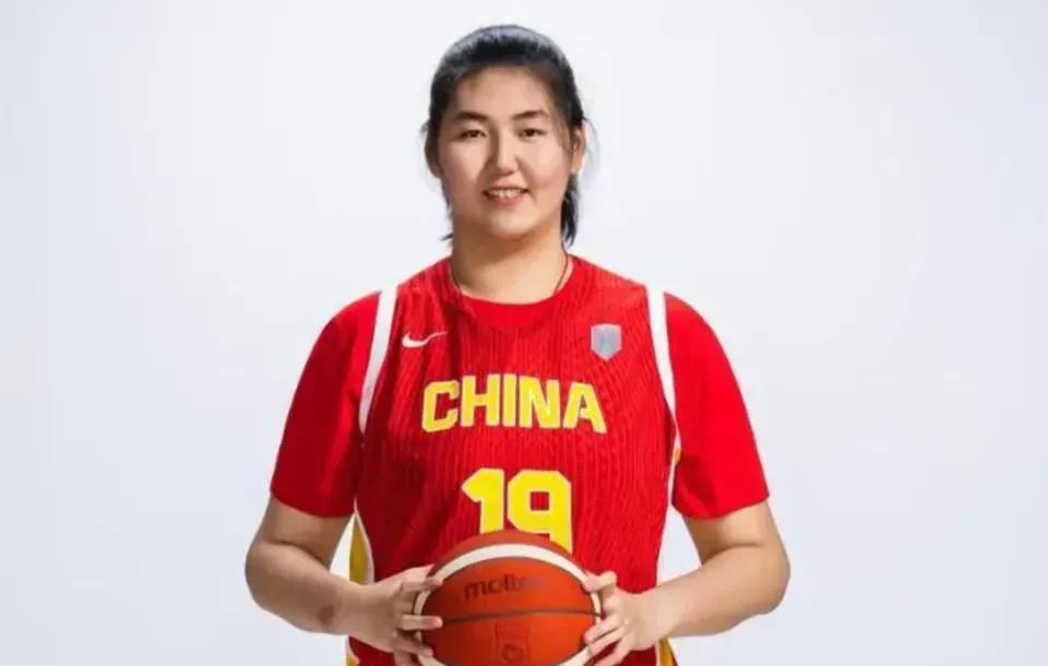 女篮最强首发浮现：
大前锋：韩旭 18分12个篮板，投篮13中7
中锋：张子宇 