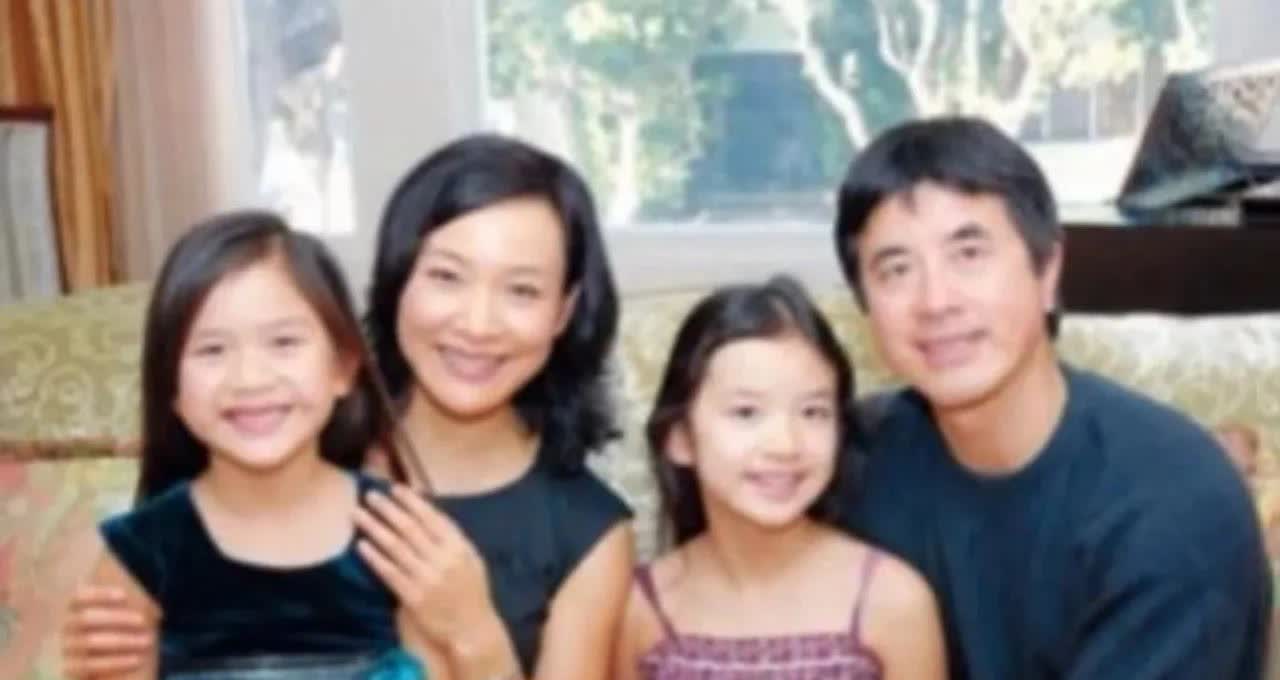 陈冲的丈夫是美国心脏科医生，二人结婚多年感情稳定，有两个漂亮的女儿
