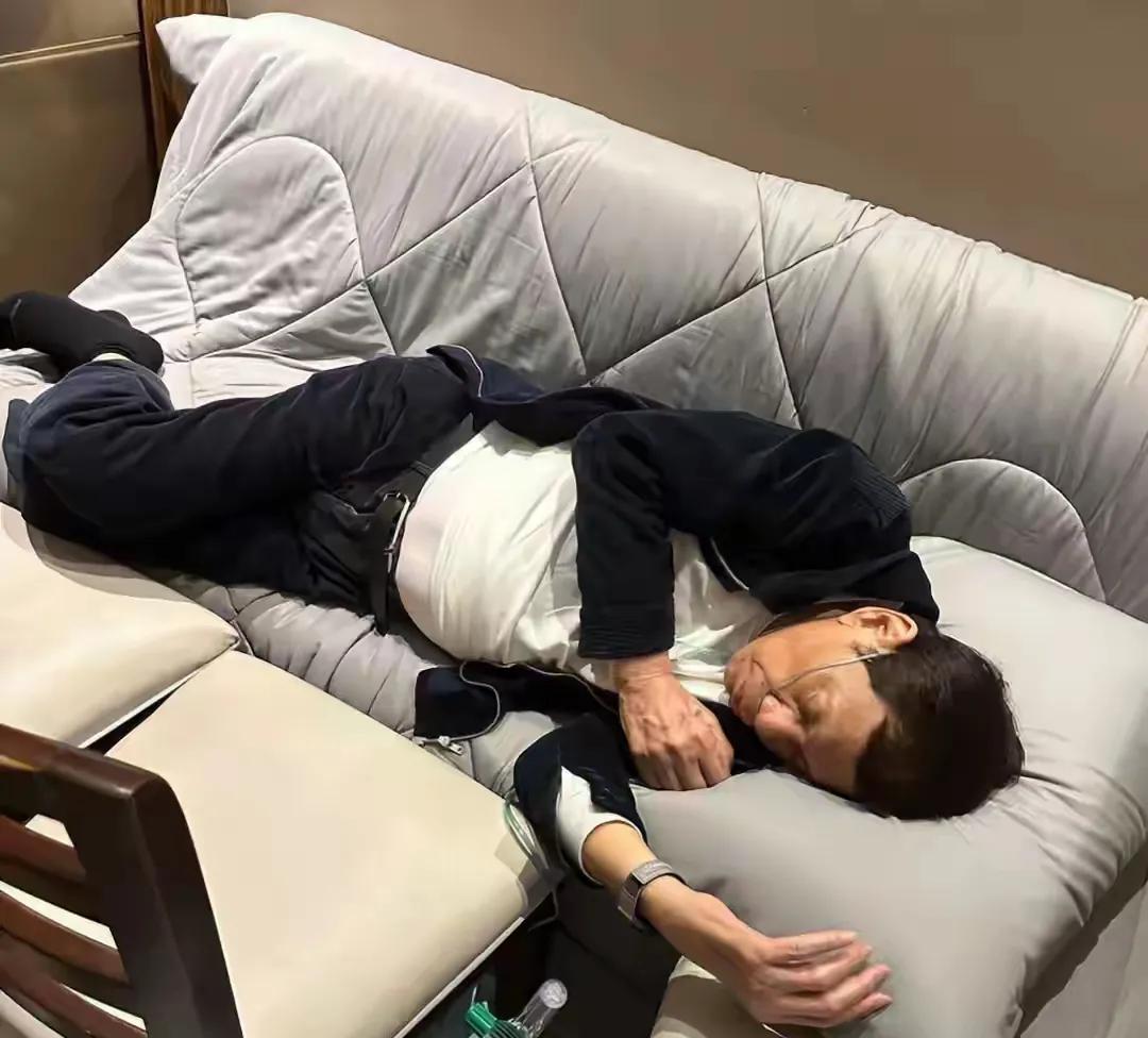 这是政治迫害，近日在海牙国际法院关押的杜特尔特突然昏迷，这个消息太突然了。很多人