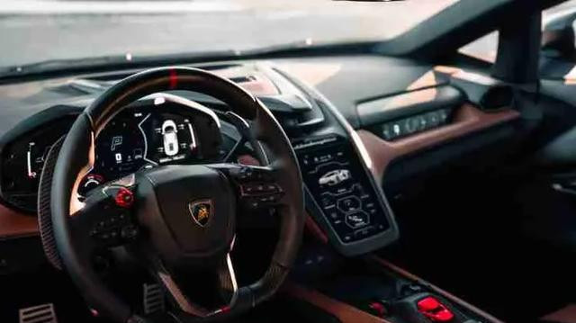 兰博基尼Revuelto深度解析：V12混动时代的超跑范式革命