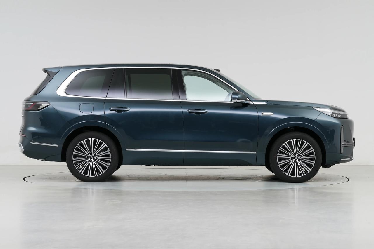 吉利银河M9作为品牌旗舰六座SUV，自工信部申报图曝光以来，其价格县念持续搅动市