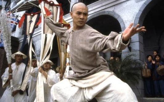 当年，李连杰拒绝和嘉禾公司续约，经纪人罗大卫却说：“你与嘉禾斗是没有好结果的。”