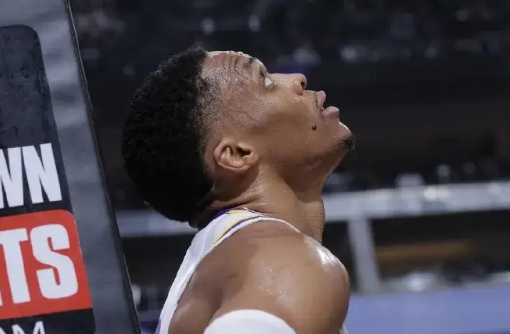 随着NBA自由市场上的球星一个个都找到了下家，无人问津的威少下赛季还能再就业么？