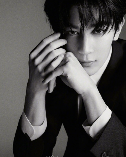 被夏之光新杂志狠狠拿捏！眉眼水灵灵自带少年气又不失alpha气场，内娱颜值实力双