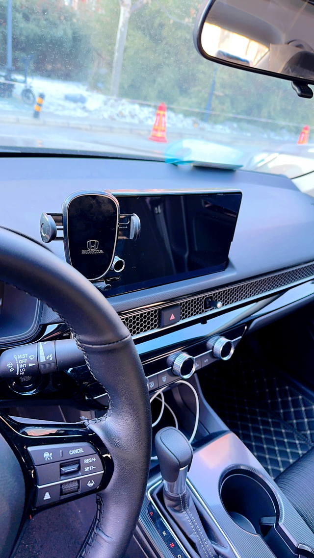 思域手机支架
再好的车机不如手机支架，哈哈哈