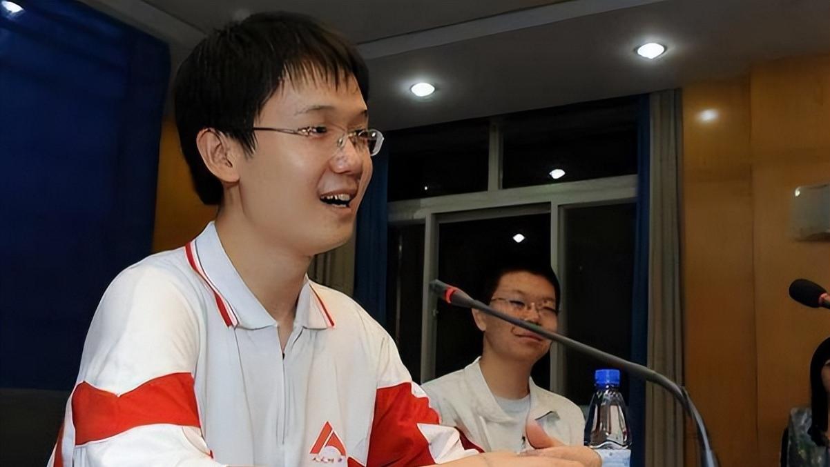 当年，他高考703分成为理科状元，却被指“高分低能”，被11所名校拒收，如今怎么样了？