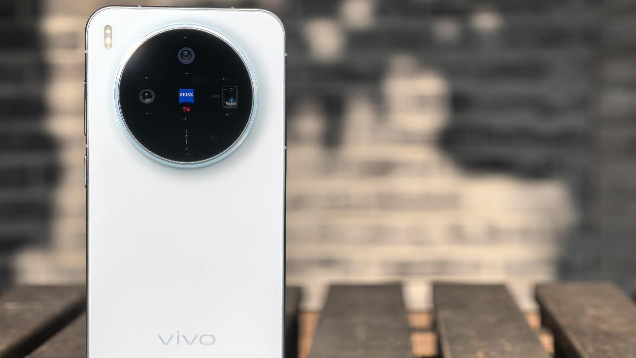 一款超越标准版的标准版 用过vivo X300的真实感受