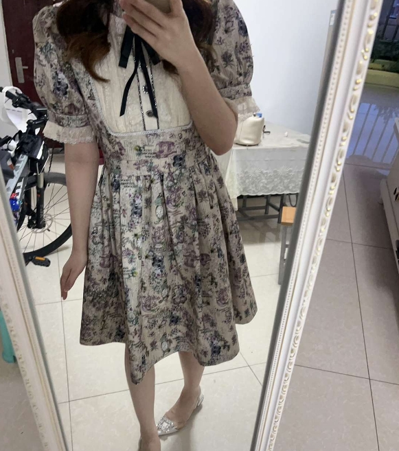 嘿这小裙子还挺可爱哩，再也不是清一色的长裙了
