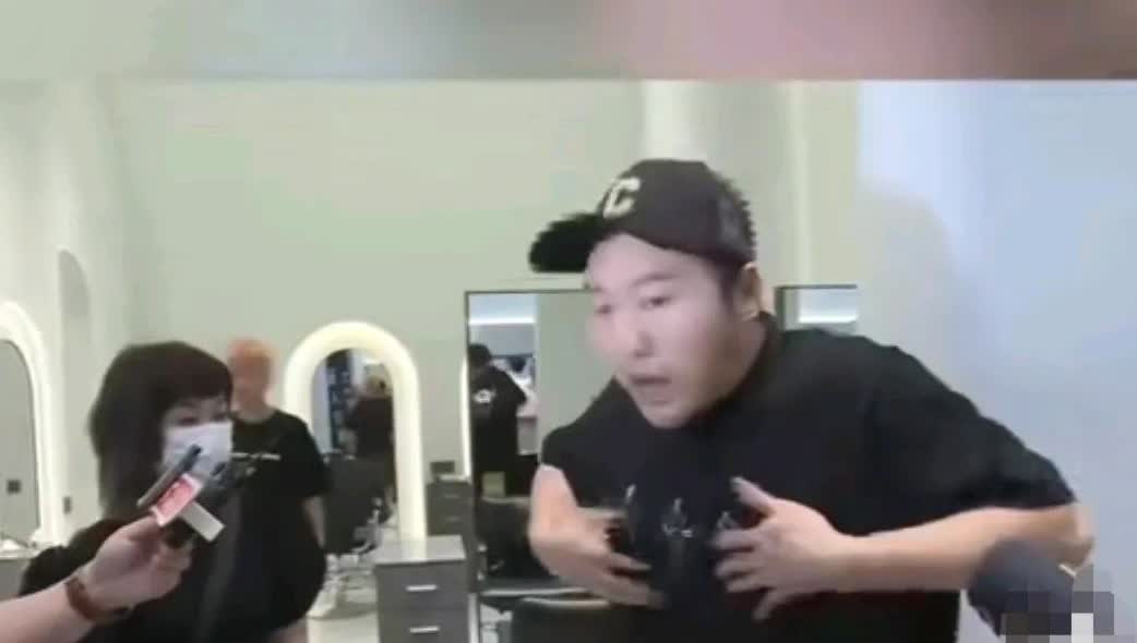 花了4800元做头发，女子对于结果很不满意，要求退款，理发店回复那是不可能的，已