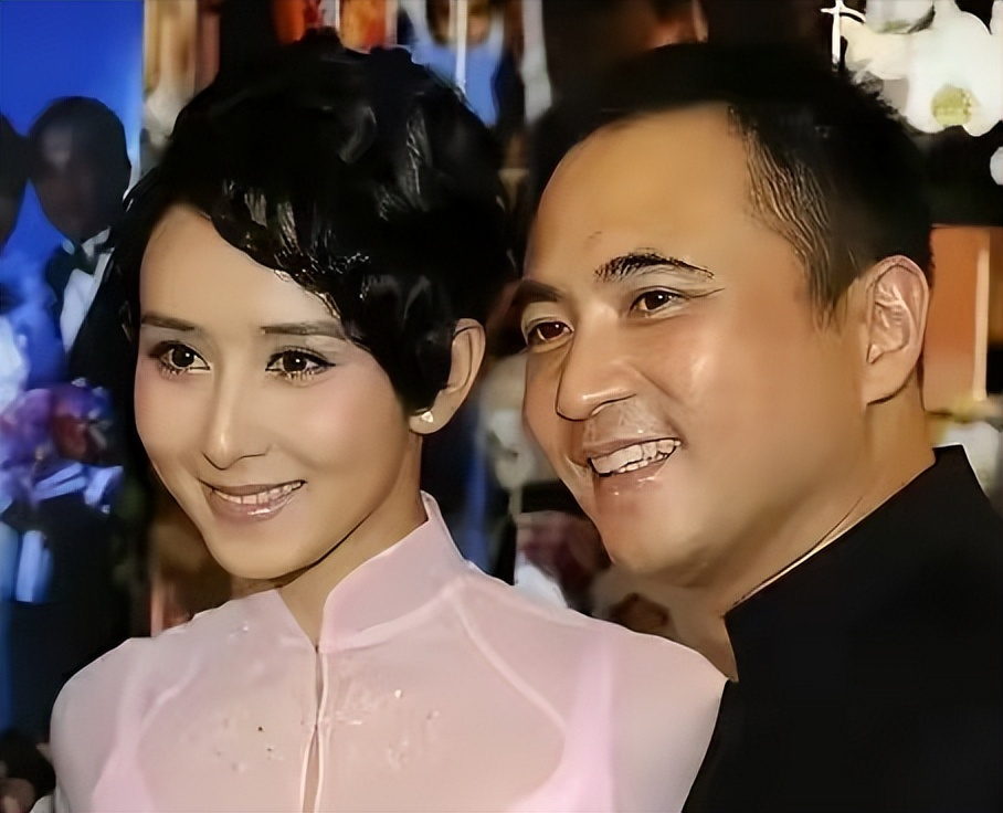 2005年，大马富豪朱兆祥向女演员胡静求婚，胡静说：你大我12岁，咱们不合适，朱