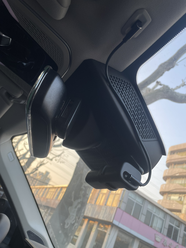 领克01行车记录仪和etc安装位置
行车记录仪从旧车上拆下来 没有购买隐藏式的