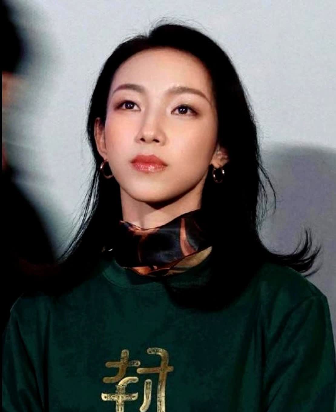 难道没有人好奇吗？

当年上戏有25个蒙古定向委培的名额，如果那尔那茜只有1