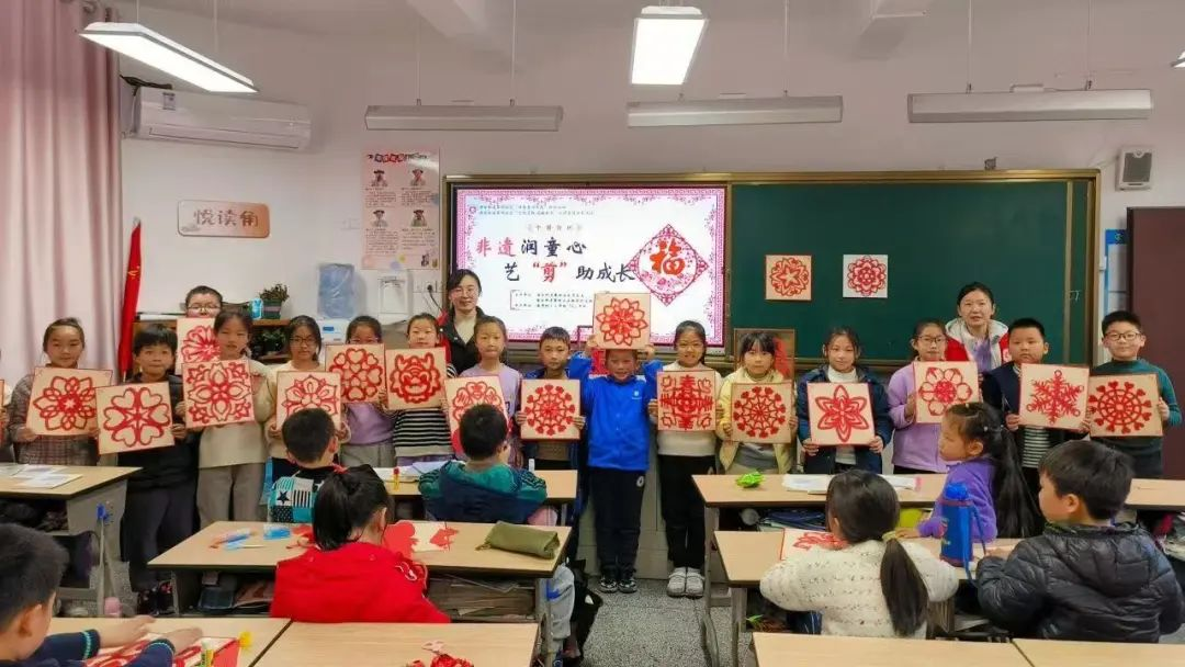 家校共育展风采 多元课堂促成长
江苏省海安市教师发展中心附属小学四年级部开展“童