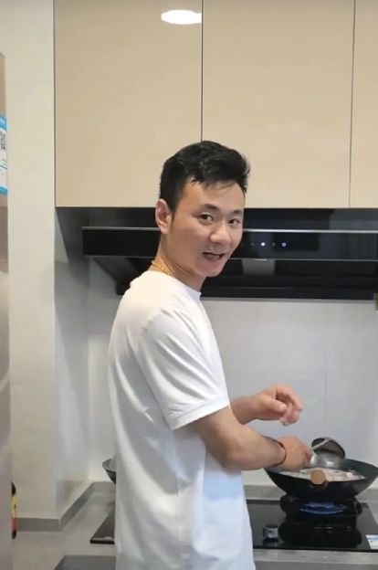 明眼人都能看出来，怀远一家这波操作的目的！
大家还记得厉怀远媳妇儿前几天在直播里