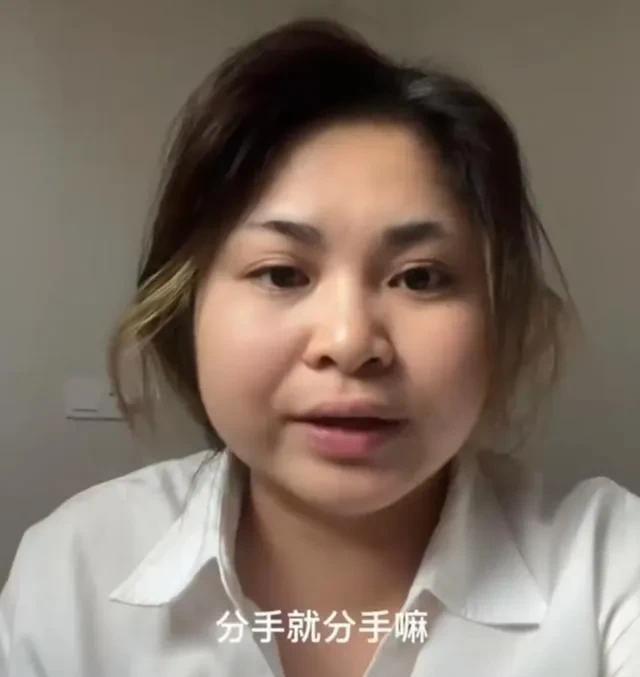 老有人问莫叔为啥没有老婆？这个我也不知道呀！
但是我平时喜欢看阿爆的作品，因为阿