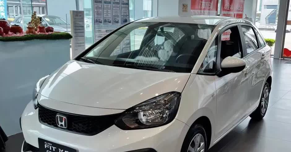 难怪飞度这么下滑

一辆城市代步车，7万多的价格，车身长度不超过4.2米，轴