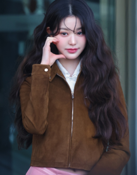 张元英长卷发造型，长卷棕发复古美满满