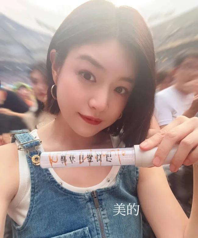 陈妍希还是美的，烦那些恶意找图都是丑了，看自己晒的图还是挺美的！
晒自己去看孙燕