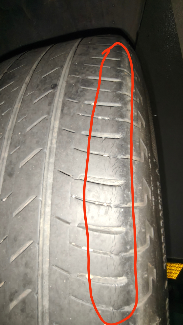 轩逸轮胎磨损老化
各位车主们，麻烦帮我看一下这种2020年生产的轮胎，现在一边有