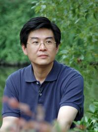 1976年，毛主席病逝后，北京一中学生哭着跑到班主任办公室：“老师，我外公去世了