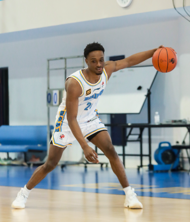 新疆男篮最新计划签约纳托尔，这位25岁、身高1.90米的球员正值当打之年，从北京