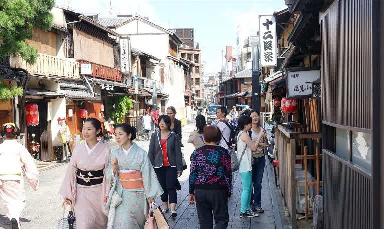 昨晚，和一位日本朋友聊天，他透露了一个喜忧参半的消息，中国赴大阪游客人数要破纪录