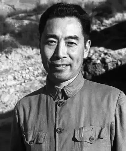 60年代，一个英国记者问邓颖超：“为什么大家都互称同志，只有叫您先生为‘总理’呢