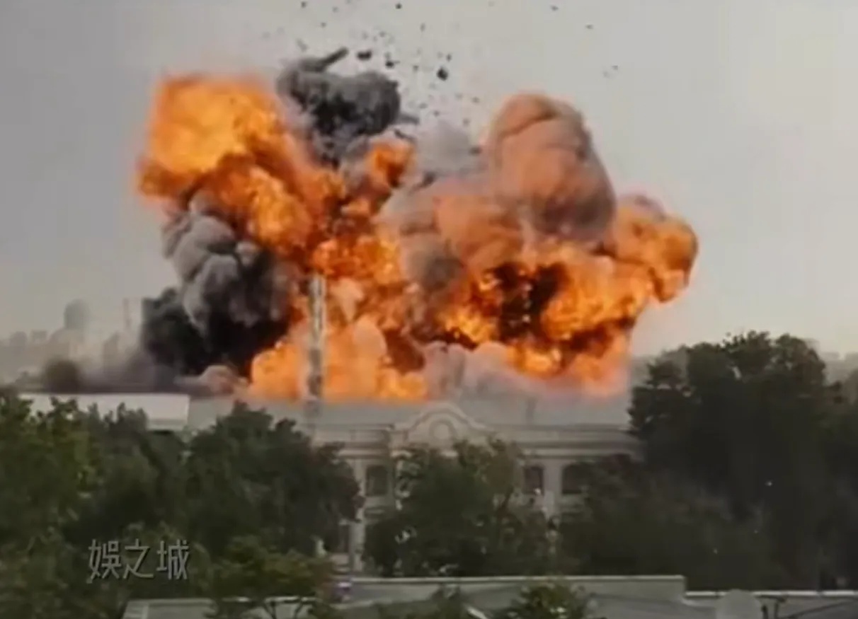 叙利亚、乌克兰，都是颜色革命比较彻底的国家。



据说，他们都是为了自由民主和