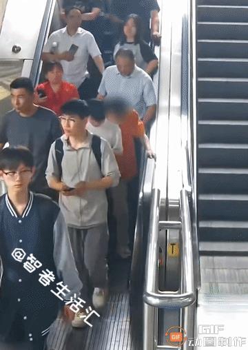 有爱心、有担当，当别人还在观望时，他没有丝毫犹豫，立即伸出援助之手，将晕倒的老人