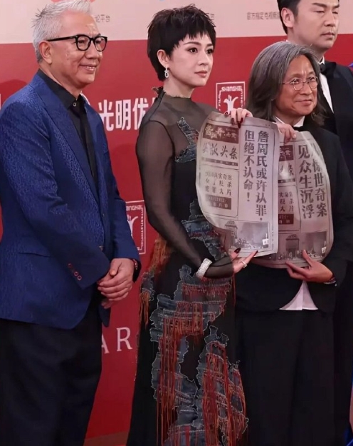 真不敢相信这是章子怡老师！
看来发型还是很影响颜值的啊。
