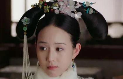 1791年的一个晚上，80岁的乾隆传召77岁的愉妃侍寝，一旁端绿头牌等皇帝翻牌的