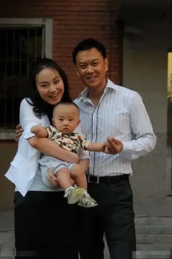能认识这个男演员的，可不是一般人，他不是很出名，但演技却是很精湛。这个男演员虽然